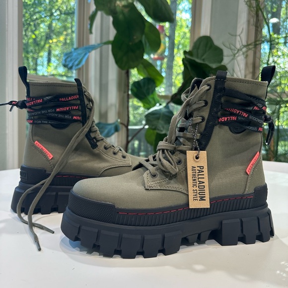 REVOLT BOOT TX - Picture 12 of 14